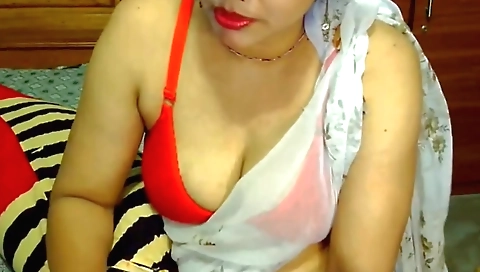 Amateur indian brunette with big tits sucking dick
