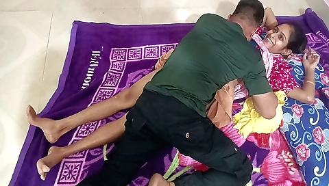 Indian amateur girl shows off her beauty in the kitchen