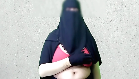 Indian amateur chick on a solo trip with her husband