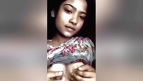 Indian woman shows her beautiful boobs in her sexy bra