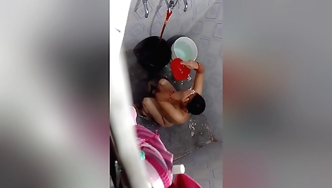 Big boobs and natural body amateur brunette in camera bath