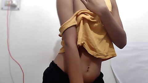 Amateur naked video of a girl taking a break from work