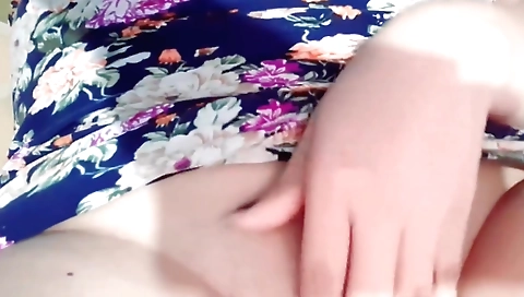 Indian girl shows off her sexy boobs in the bedroom