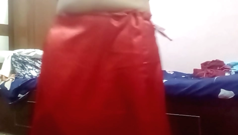 Indian chick with a big ass rubs her pussy in the web cam video